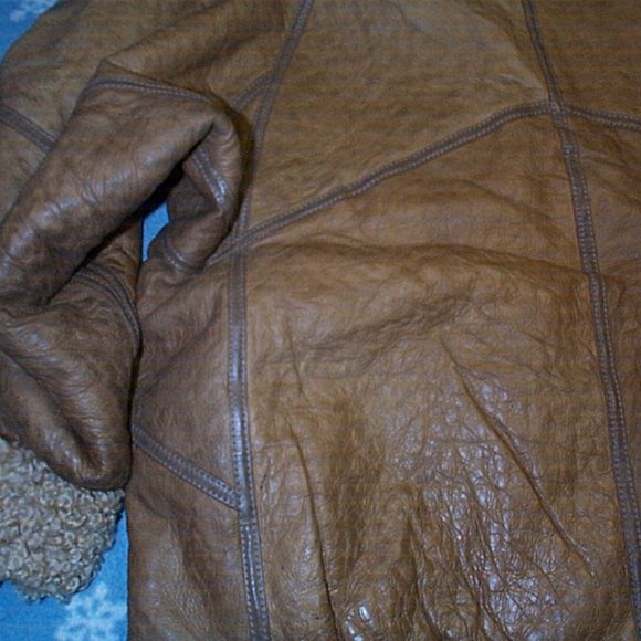 Well worn womens winter coat , good for the farm - Picture 6 of 7